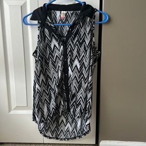 No Boundaries women’s sleeveless tank top